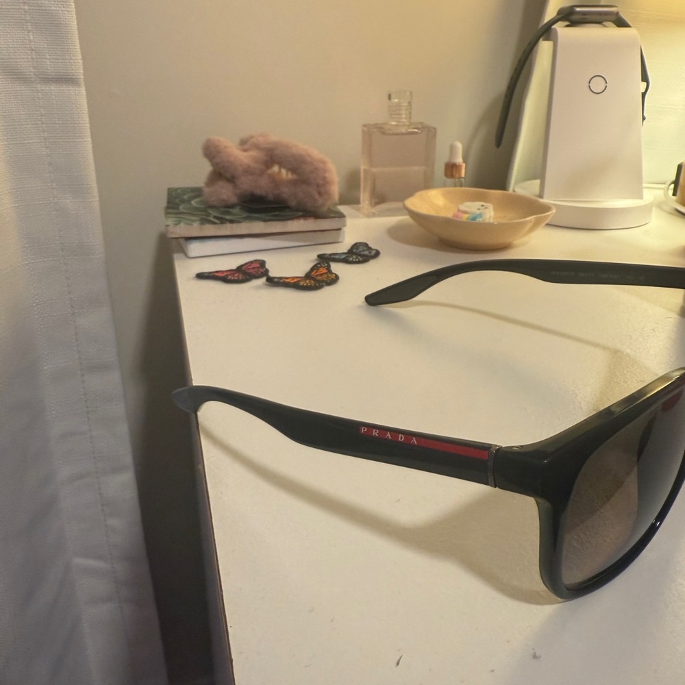 PRADA SUNGLASSES - Picture 2 of 4